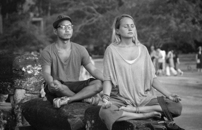 coppia che medita insieme