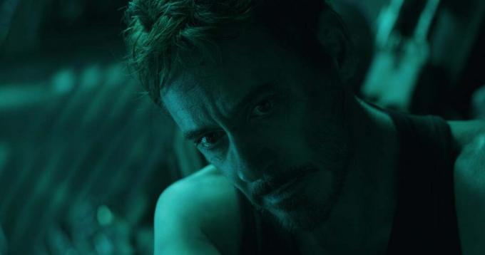 Review ‘Avengers: Endgame’: Tony Stark dan Keluarga sebagai Kiamat