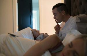 Quanto tempo impiegano i nuovi genitori per recuperare il sonno?