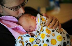 Japan och Storbritannien bevisar att policyer för faderskapsledighet måste uppmuntra nya fäder