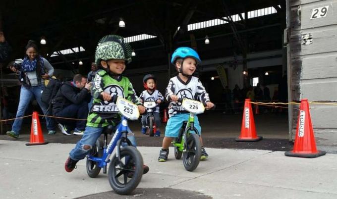 Het wereldkampioenschap loopfietsen voor kinderen