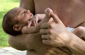 Tiede uuden vauvan hajusta: miksi kaikki haluavat haistella lastasi