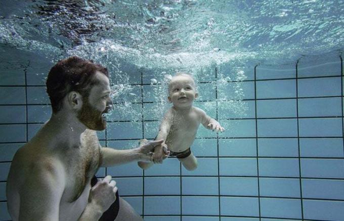 Dad_Swimming_Fatherly