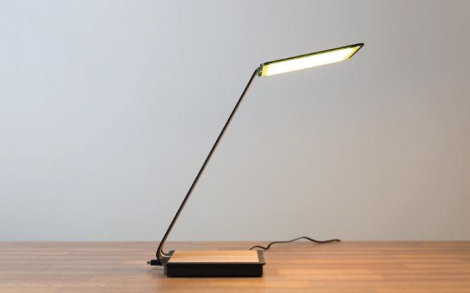 Stolová lampa Aerelight OLED -- nábytok a spotrebný materiál do domácej kancelárie
