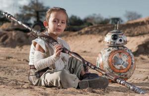 Fotograf pappa gjør liten jente til Rey fra Star Wars