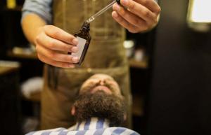 5 najlepších produktov na bradu: oleje, zvlhčovače a kefy