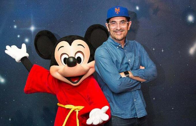 ty burrell en mickey mouse