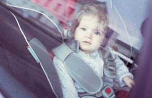 2017. aasta KUUMATE AUTODE seaduse eesmärk on ennetada unustatud beebi sündroomi