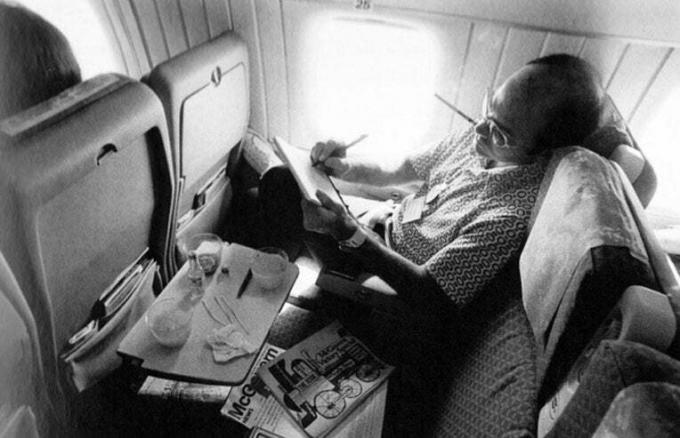 hunter-s-thompson-on-a-plane