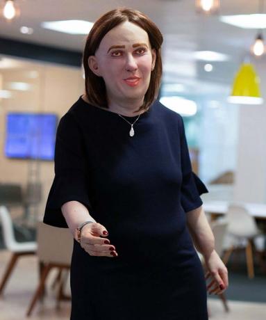 "Emma", děsivá kancelářská pracovnice budoucnosti, je případem ergonomie