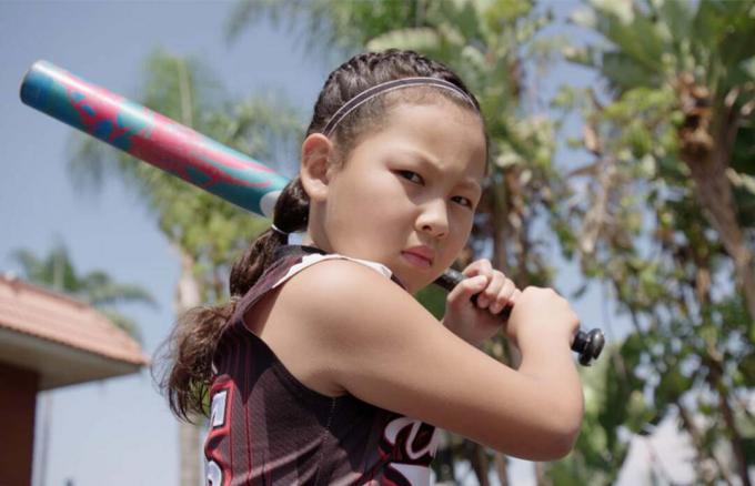 Hogyan tartja megalapozottan a 7 éves Softball-fenom apukáját