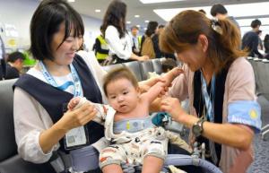 Ett japanskt flygbolag försöker hindra spädbarn från att gråta på flygplan