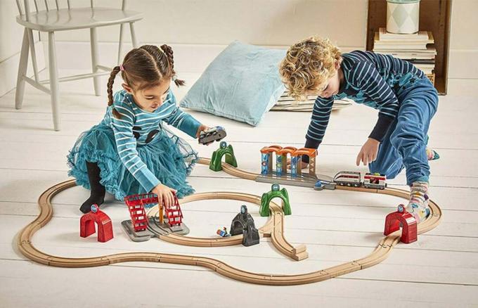 Brio's New Smart Train Set je brilantnou evolúciou klasickej hračky