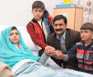 Malala Yousafzai tėvas Zia apie Nobelio premijos laureato auginimą