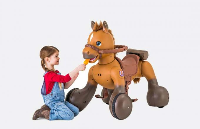 Το Kid Trax Scout είναι ένα Ride-On Pony που καλπάζει και χορεύει