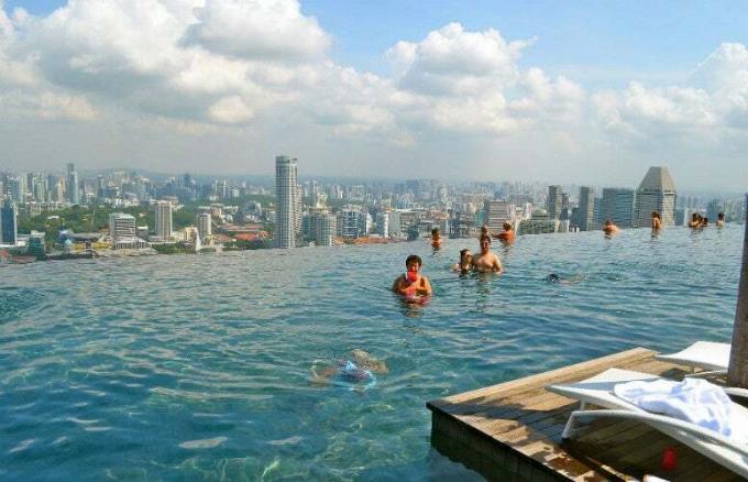 illusions d'optique piscine à débordement marina bay sands skypark