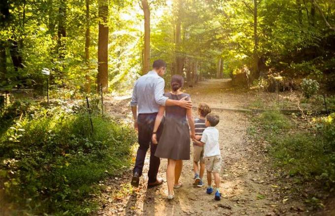 familj i skogen