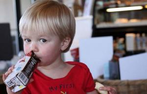 Care este cea mai bună alternativă la lapte pentru copiii mici?