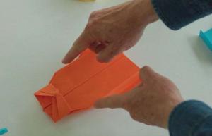 Пичът от хартиени самолети за това как да си направим хартиени самолети с децата си
