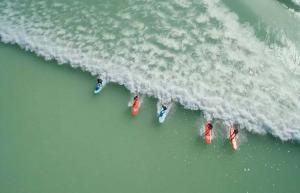 NLand é um parque de surfe de ondas grandes para toda a família em Austin, Texas
