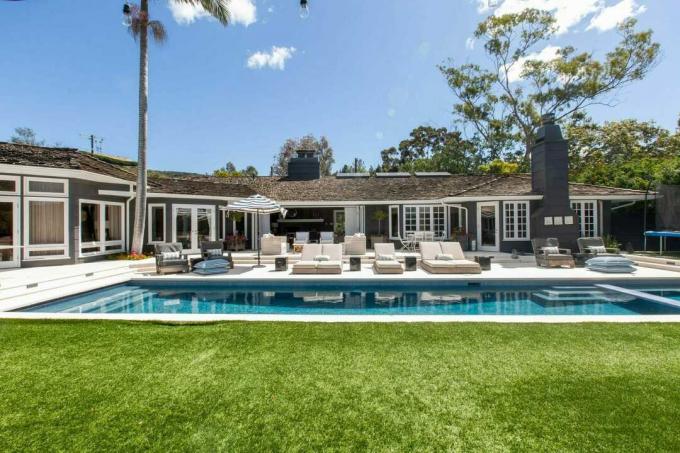 Rumah OneFineStay Los Angeles dengan kolam renang
