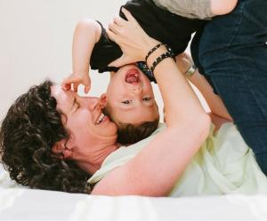 Mengapa Ibu Lebih Baik Daripada Ayah Di Rumah Keras Beberapa Waktu