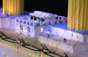 Аутист Lego Genius Бриняр Карл Бигисон построи гигантски модел на Титаник