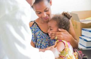 Nova postura da AAP sobre antivacinação: pediatras podem despedir pais