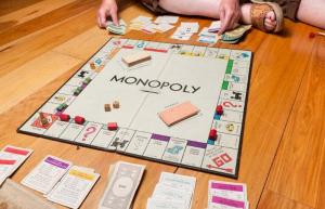 Neue Monopoly-Regeln zeigen, wie es ist, eine Frau oder eine Minderheit zu sein