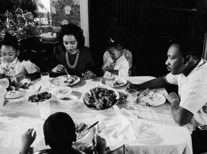 9 imágenes de Martin Luther King Jr. en casa con los niños