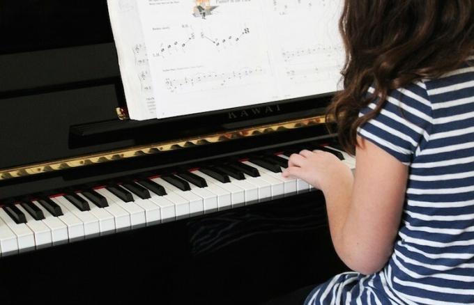 Помогите своему ребенку получить удовольствие от уроков игры на музыкальном инструменте