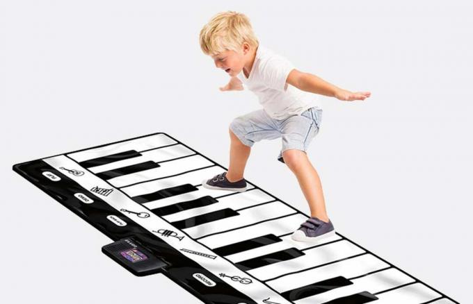 עסקה היום: אמזון מוכרת את מחצלת המשחק הענקית הזו לפסנתר ב-$36 בלבד