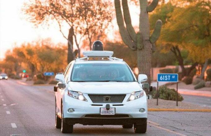 fourgonnette waymo sans chauffeur