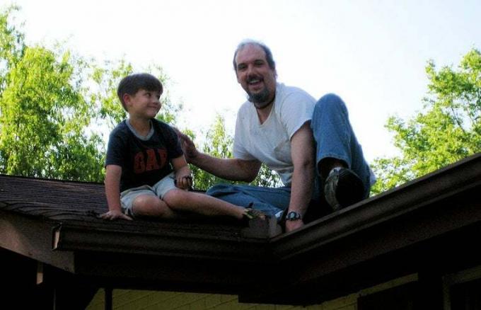 isä ja poika katolla