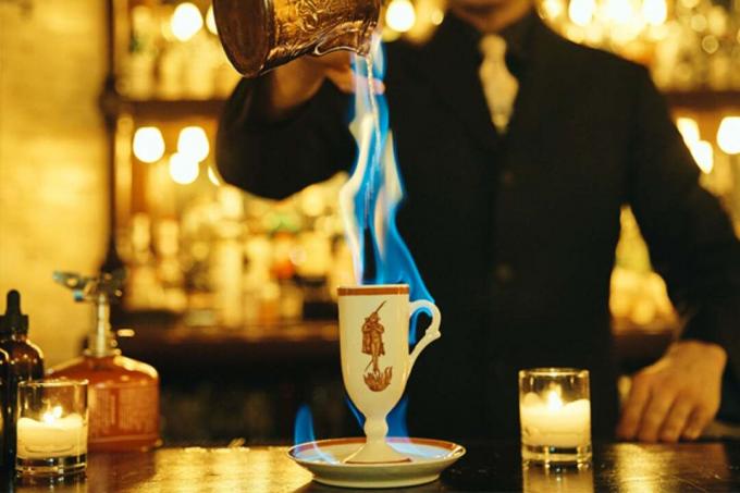7 cocktail-uri calde de iarnă de amestecat: Hot Toddy, Rum Punch și multe altele