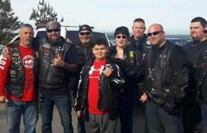 Kanadska motociklistička banda okupljena od strane Defenders of the Children ispustila maltretiranog klinca iz škole