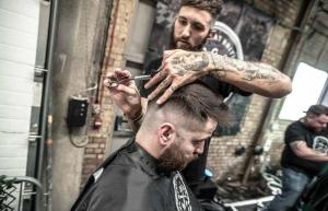 London Barbers angriper menns psykiske helseproblemer med saks