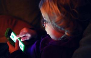 Čas zaslona in učenje otrok za odgovorno uporabo tehnologije