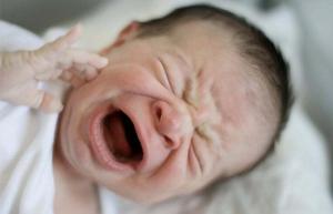 赤ちゃんの叫びは母親の脳を世界中で同じように反応させます