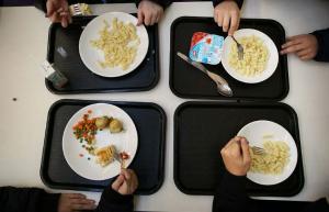 Las escuelas de EE. UU. Avergüenzan a los niños pobres y hambrientos en lugar de ofrecer almuerzos gratis