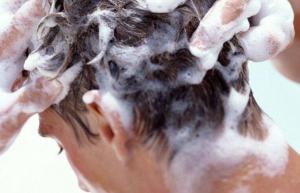 5 jednostavnih navika koje će pomoći usporiti gubitak kose i ćelavost