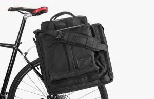 Executive 2.0 je taška na oděvy pro dojíždějící na kole