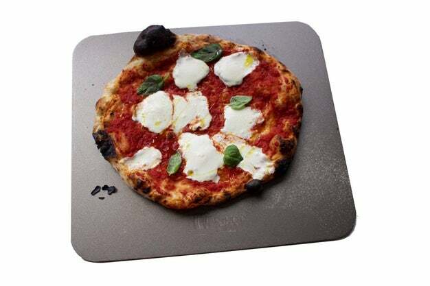 Как да си направите невероятна пица с тънка кора в неаполитански стил у дома