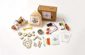 Комплектът Tinkering Labs DIY позволява на вашето дете да прави проекти от всичко