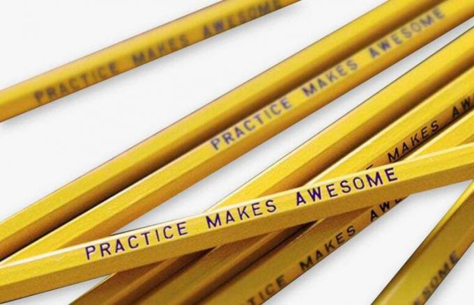 練習は素晴らしい鉛筆を作ります-新学期の画材