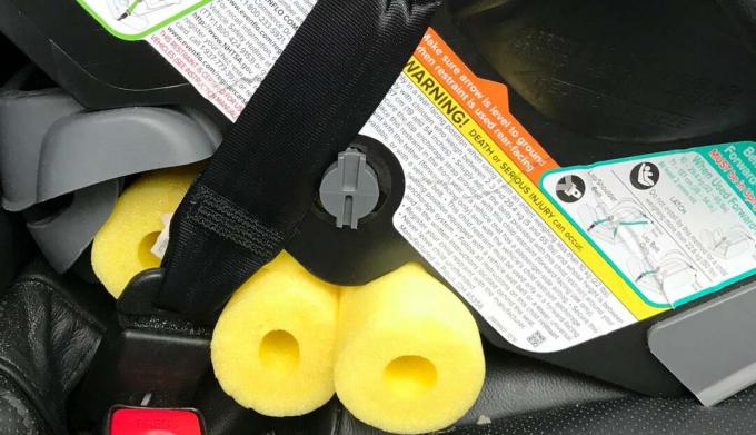 Bagudvendt bilsædehack: Hvorfor poolnudeltricket kan redde dig
