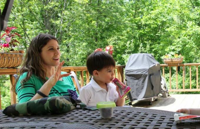 mère et fils en playdate