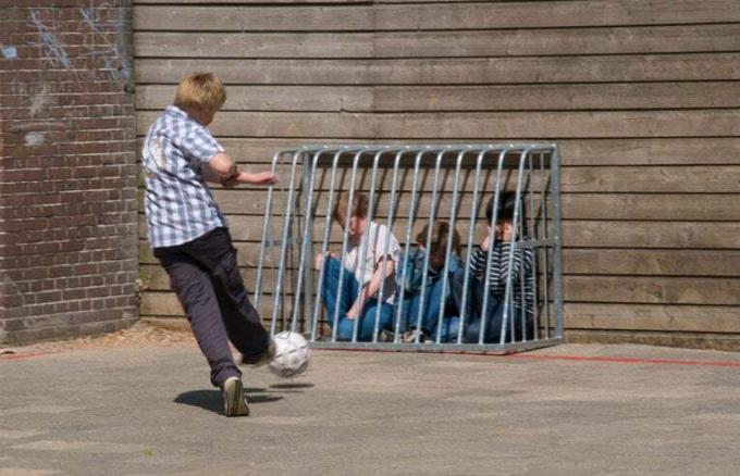 kumščiu-bully-in-face-2