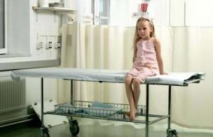 רופאים מתמודדים עם הכאב של הילד בצורה לא עקבית, אומר מחקר מאסיבי בבית החולים
