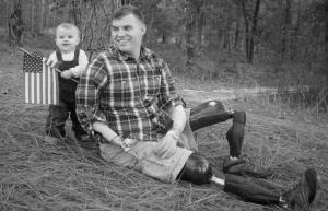 Vuoden isä Travis Mills auttaa loukkaantuneita veteraaniisiä yhteydenottoon